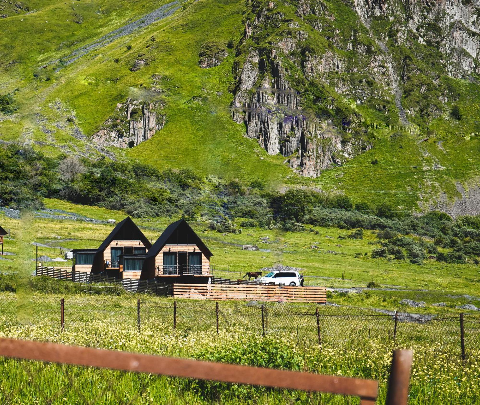 Traveler'S Cottages In Kazbegi Buitenkant foto