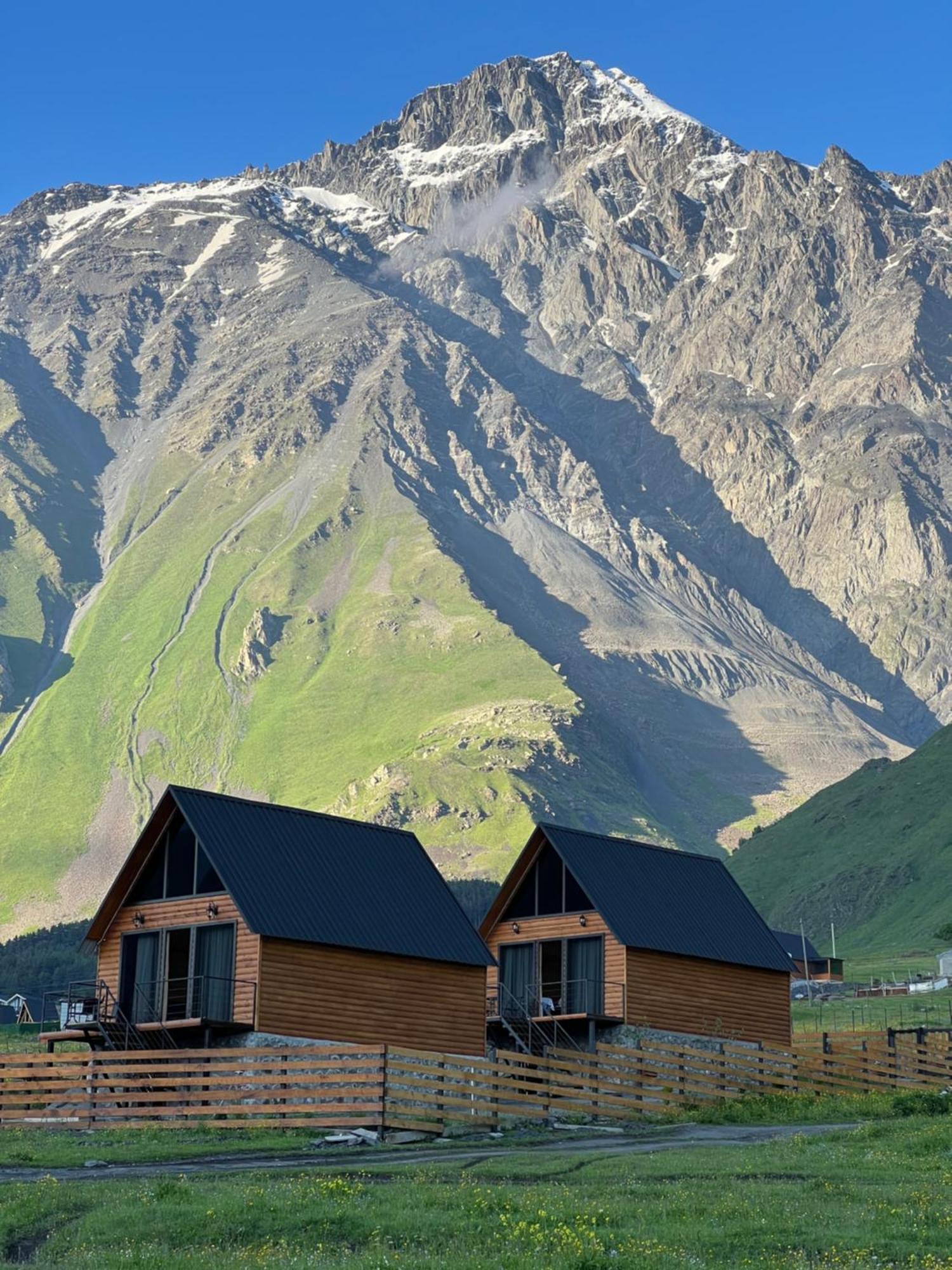 Traveler'S Cottages In Kazbegi Buitenkant foto