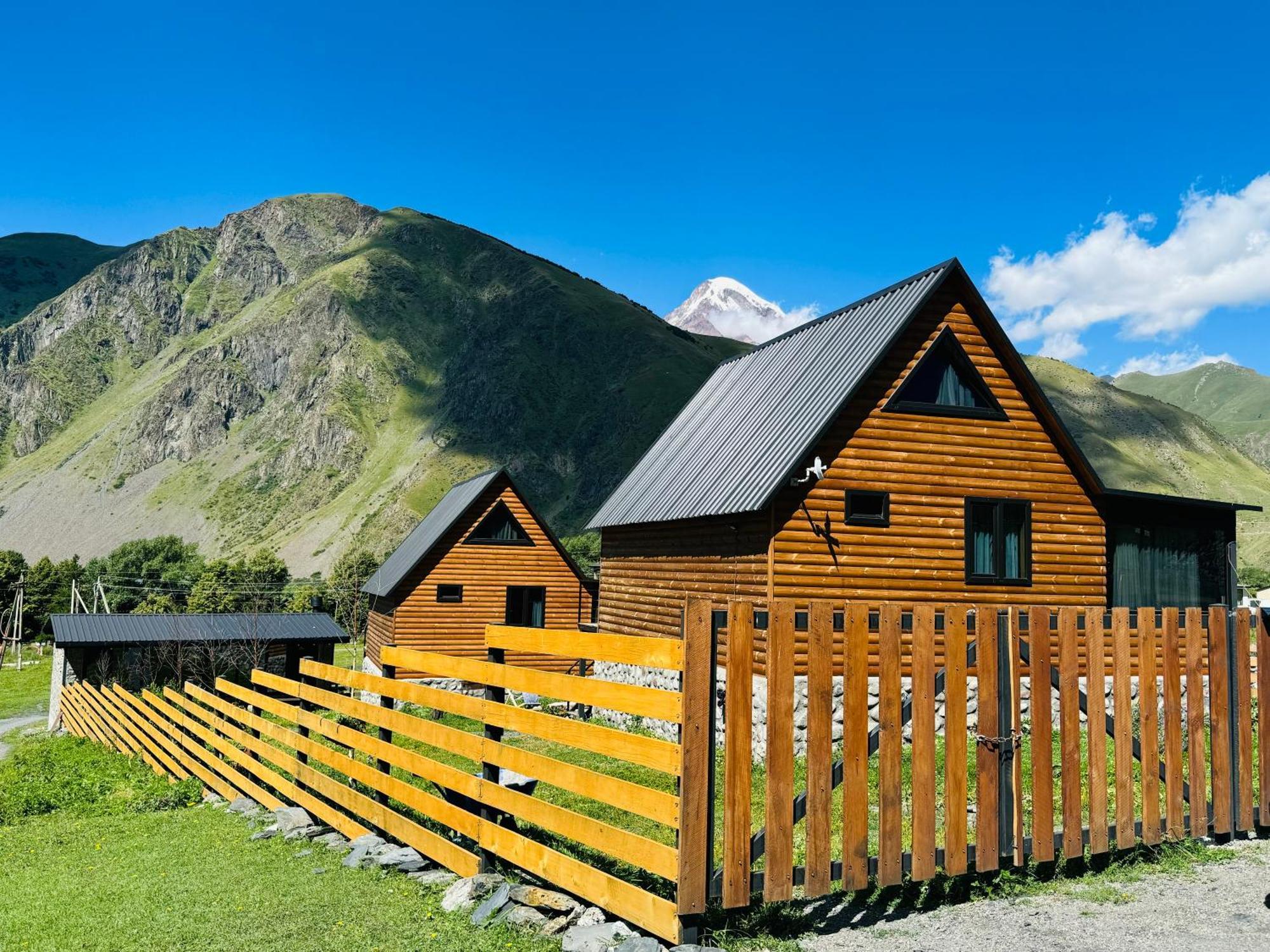 Traveler'S Cottages In Kazbegi Buitenkant foto