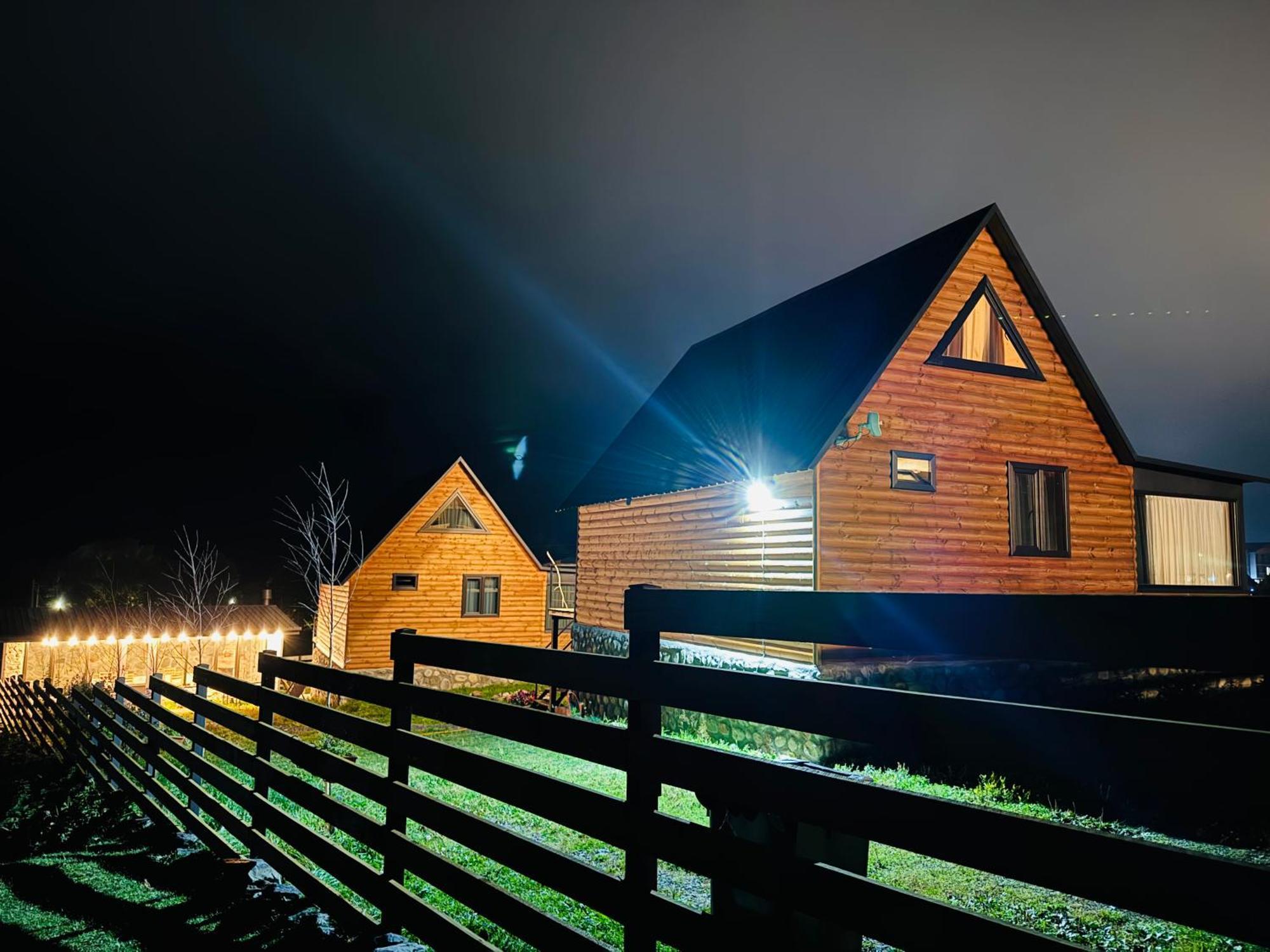 Traveler'S Cottages In Kazbegi Buitenkant foto